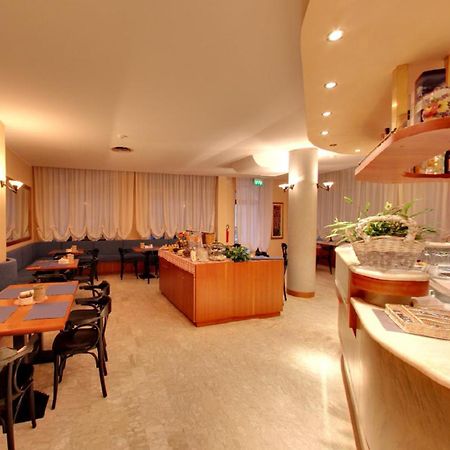 Hotel Rosa Абано Терме Екстериор снимка