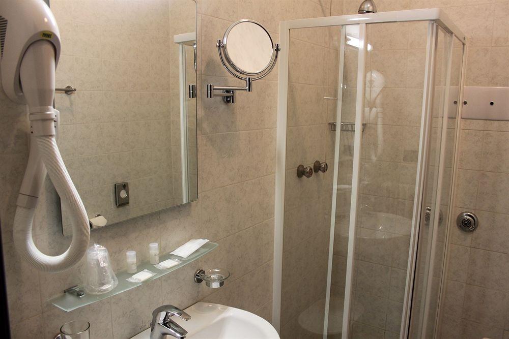 Hotel Rosa Абано Терме Екстериор снимка