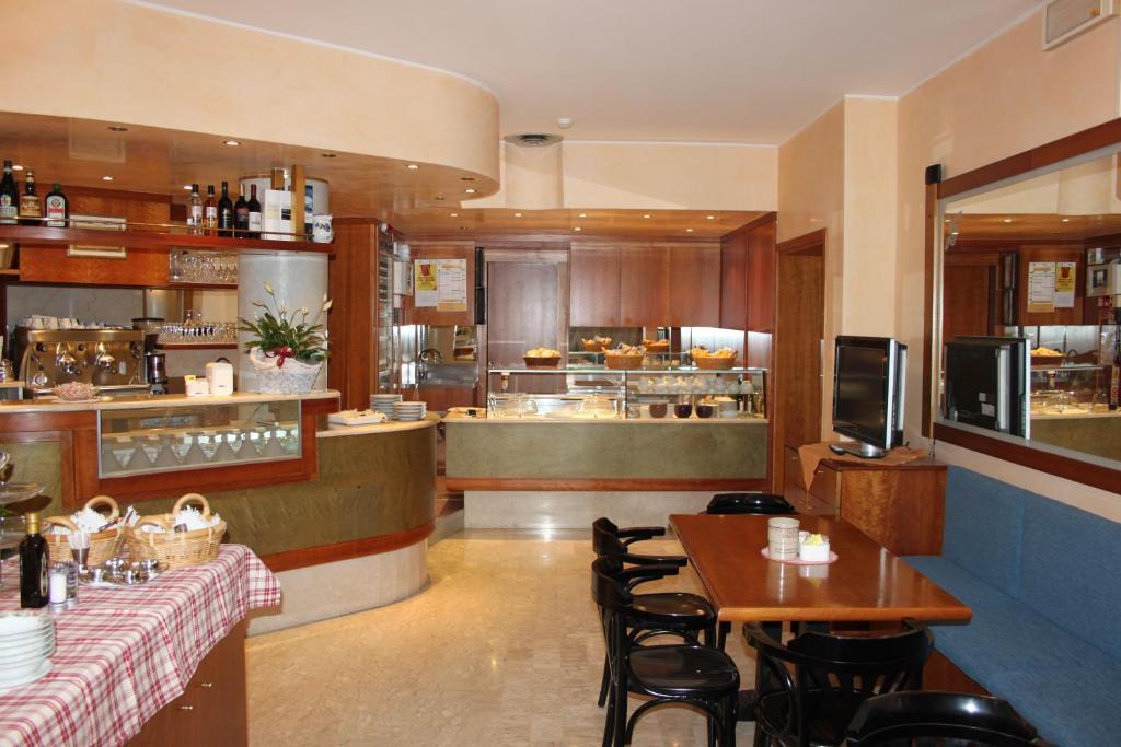 Hotel Rosa Абано Терме Екстериор снимка