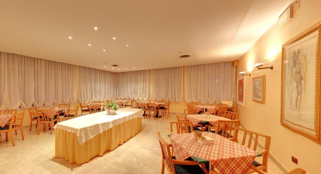 Hotel Rosa Абано Терме Екстериор снимка